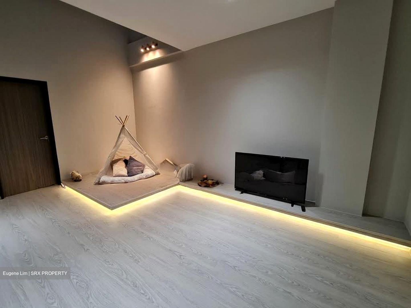 Opera Estate (D15), Terrace #592435941